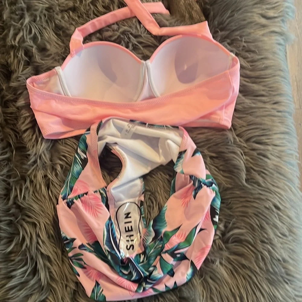 Bikini - Picture 2 of 2